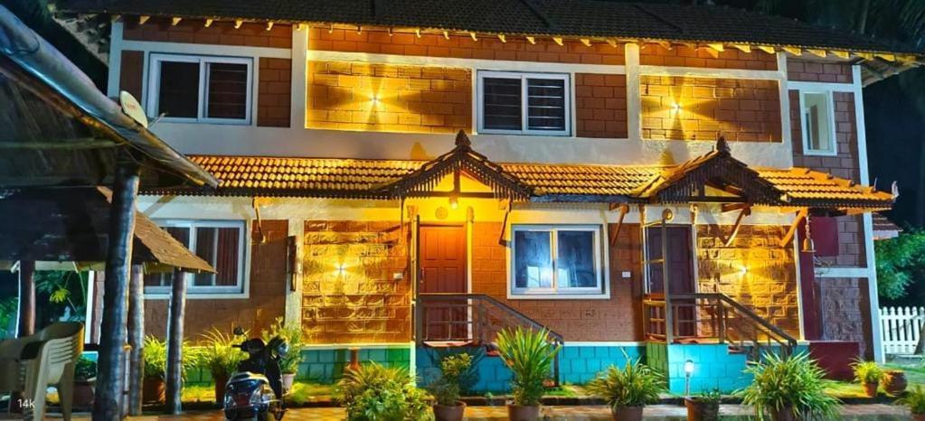 Glucklich Beach Cottages Кундапур Екстериор снимка